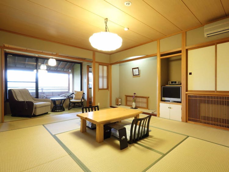 浅間山眺望【石楠花・こま草】和室10畳+テラス+半露天風呂のサムネイル画像