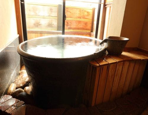 和室8畳+信楽焼半露天風呂