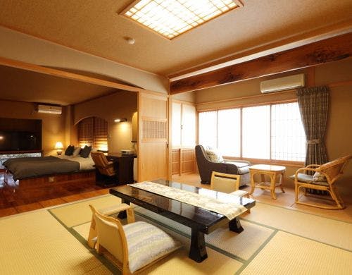 和室10畳+ベッドルーム18畳+半露天風呂