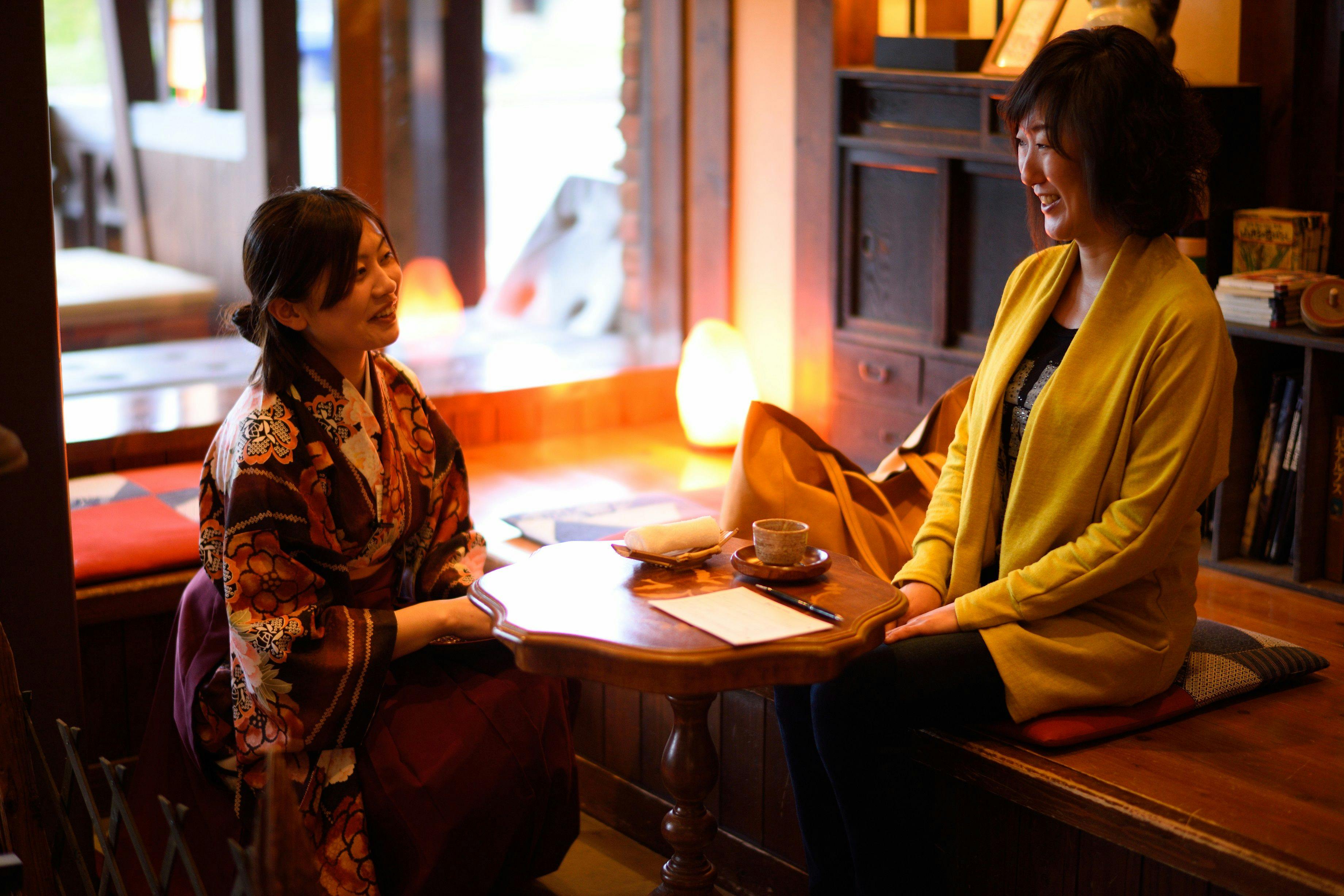 Kami akan menyambut anda dengan minuman selamat datang.