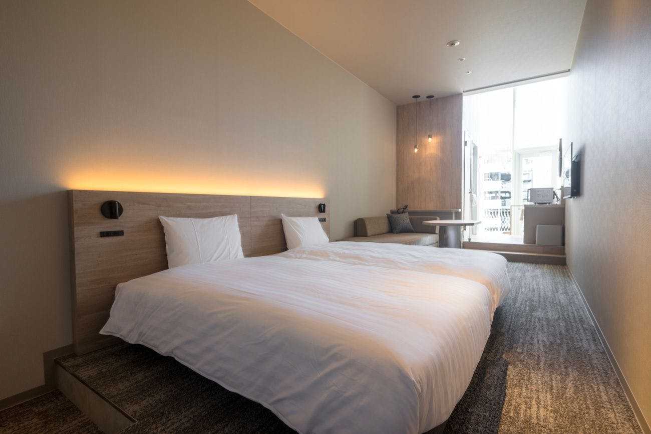 ツイン+ソファー3名まで利用可　テラス付き