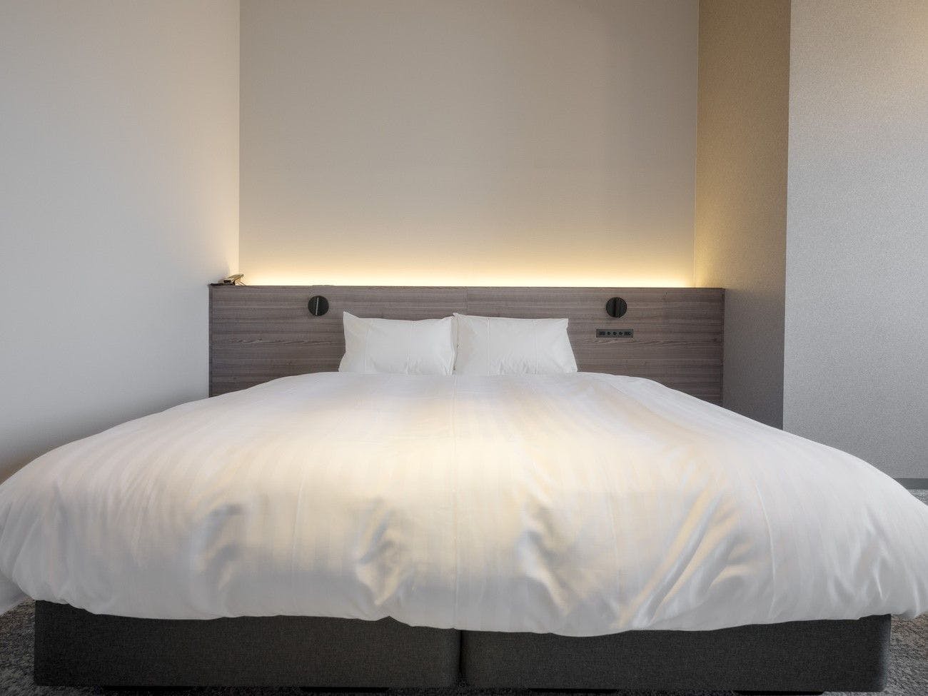 Katil saiz king yang luas dan selesa