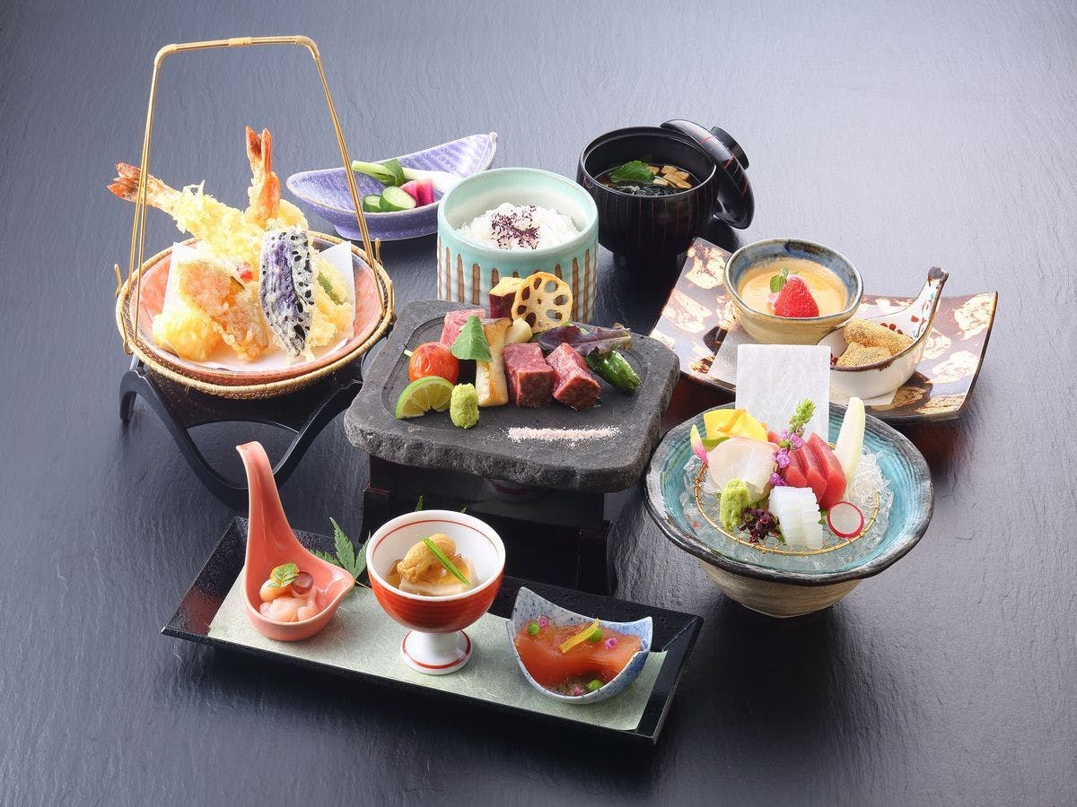 ＜ライトアップされた空港を一望しながら特別な時間を＞最上階での和食ディナー／2食付