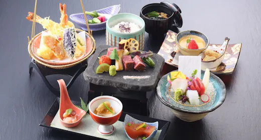 <ライトアップされた空港を一望しながら特別な時間を>最上階での和食ディナー/2食付