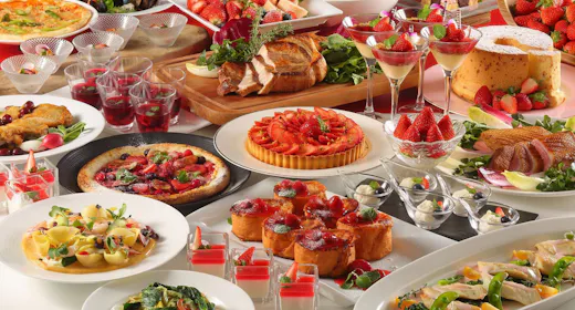 【3~4月】ディナーは和洋中の豪華ビュッフェ「いちごフェア」を心行くまで堪能/2食付