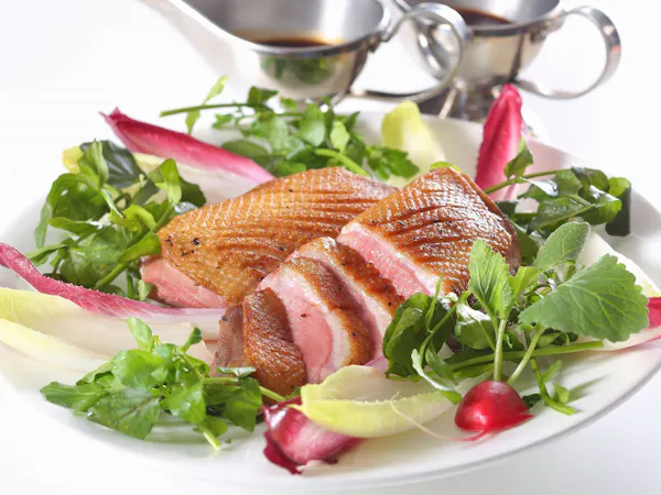 【3~4月】ディナーは和洋中の豪華ビュッフェ「いちごフェア」を心行くまで堪能/2食付