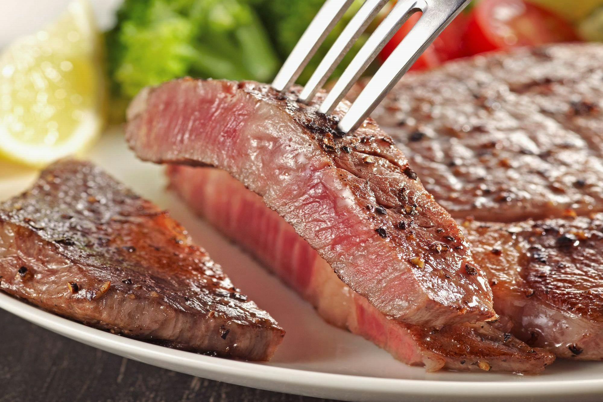 夕食は旨みあふれるサーロインステーキセットで満足ステイ／夕食付