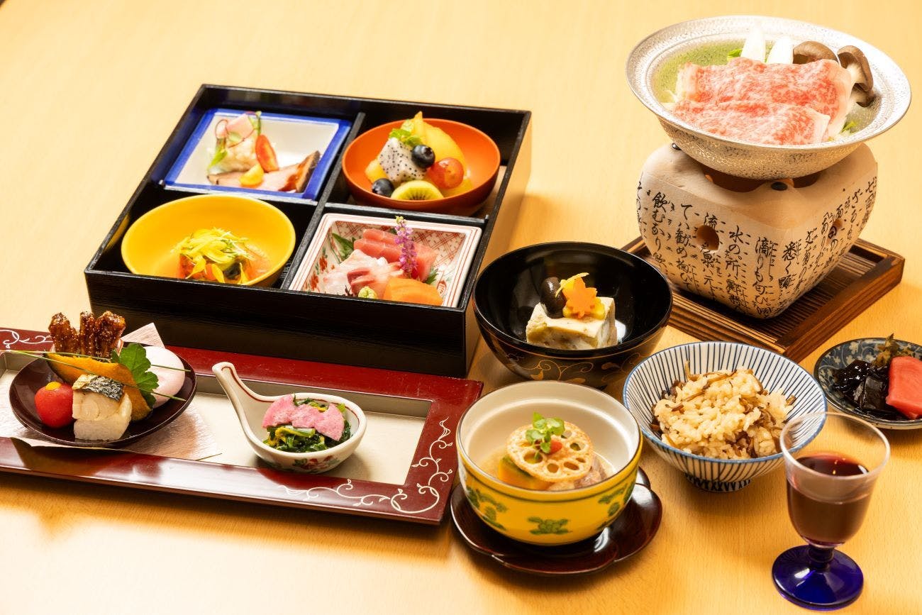 飛騨春慶塗 小膳 十客 四方膳 懐石膳会席② 十八楼 - 【夕食は19時45分から】「飛騨牛付 箱膳会席」お得に泊まろう