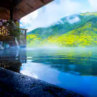 น้ำพุร้อนพร้อมวิวที่งดงาม