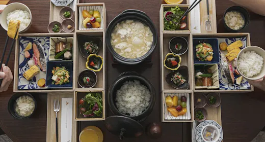 【創作ディナー】全室個室の特別な空間で、琉球王国のおもてなしディナーを堪能<夕・朝食付き>