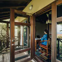 観光もお仕事も欲張りな旅を五足のくつで