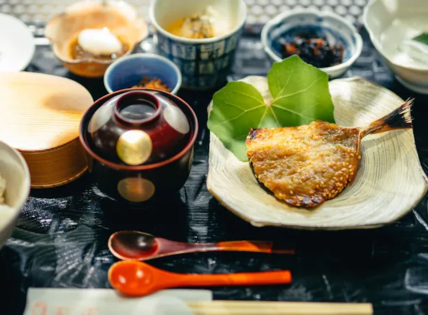 朝食はアジのみりん干しメインの和食です