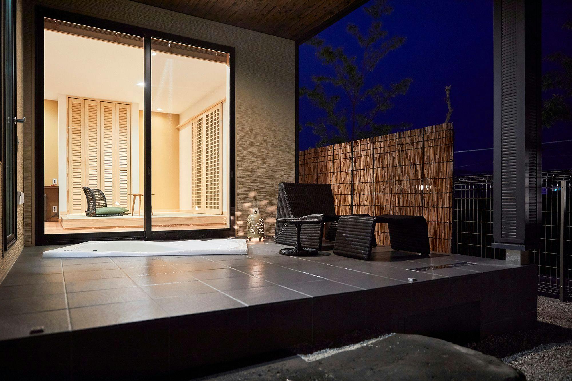 【วิลล่าส่วนตัว: ยูซึฮะ】อ่างอาบน้ำกลางแจ้ง / อ่างจากุซซี่