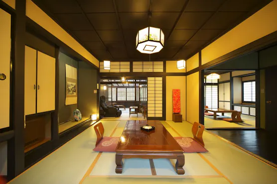 【離れ河鹿亭】民芸調(黒塗り)のお部屋