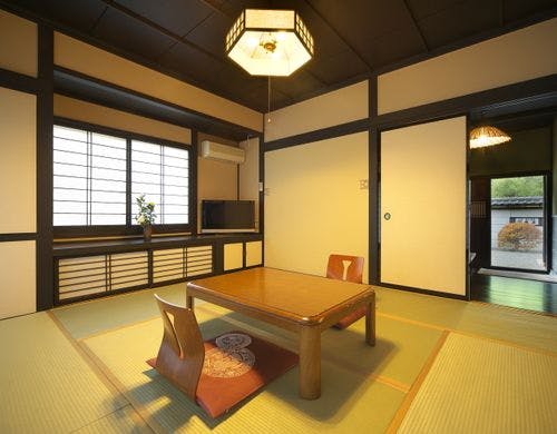 【離れ河鹿亭】客室の温泉露天風呂