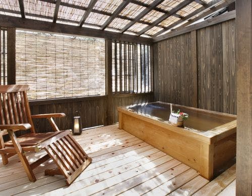 【離れ河鹿亭】民芸調（黒塗り）のお部屋