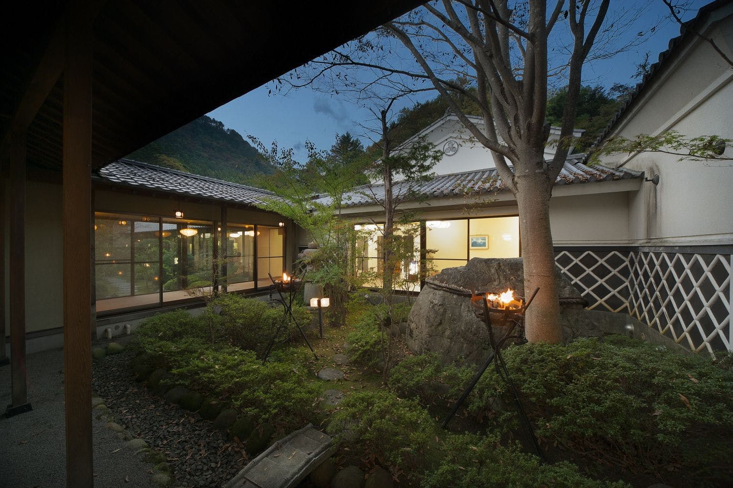 【大浴場】蔵屋造りの温泉棟