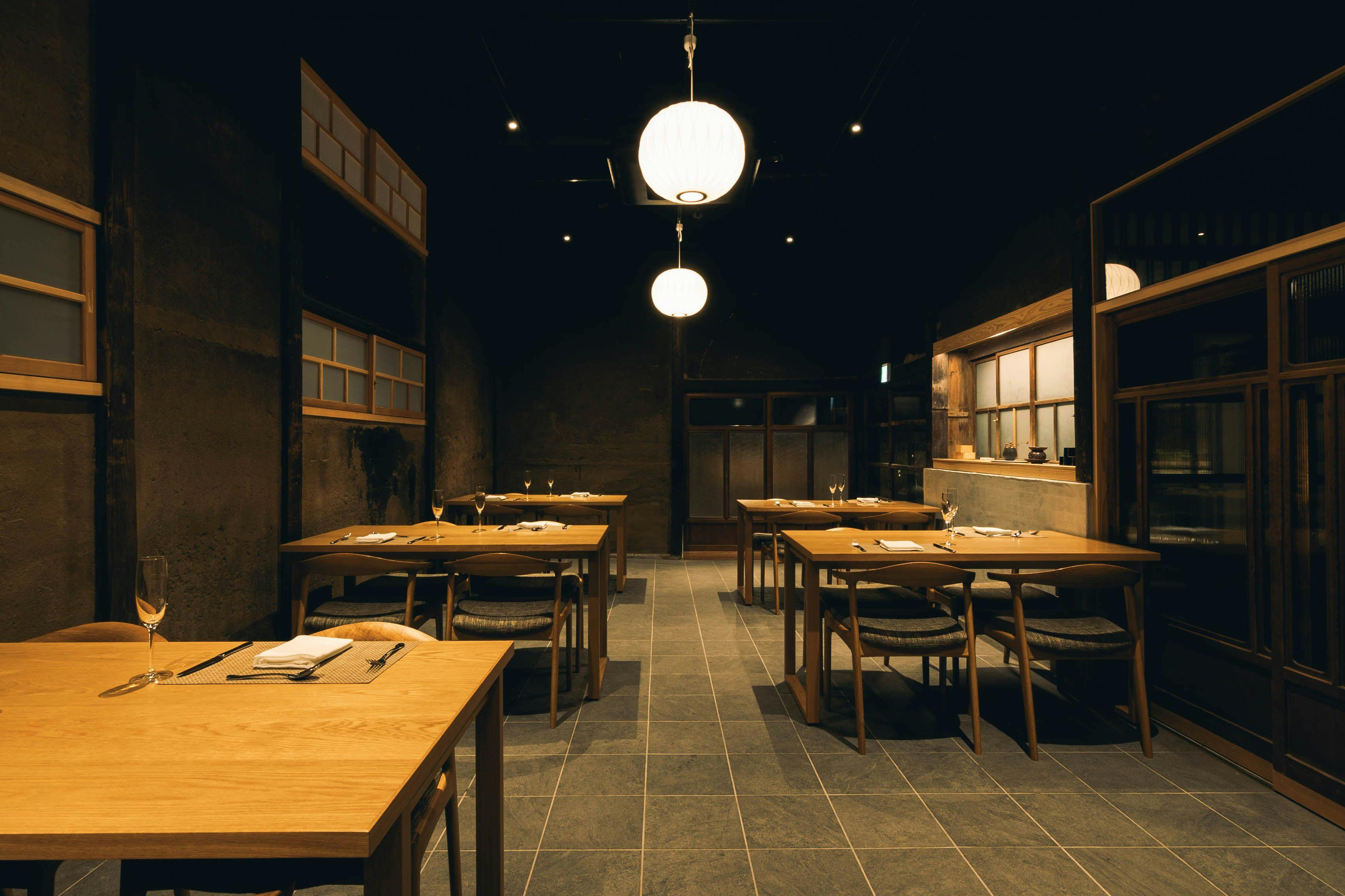 歴史ある酒造を修復したダイニング