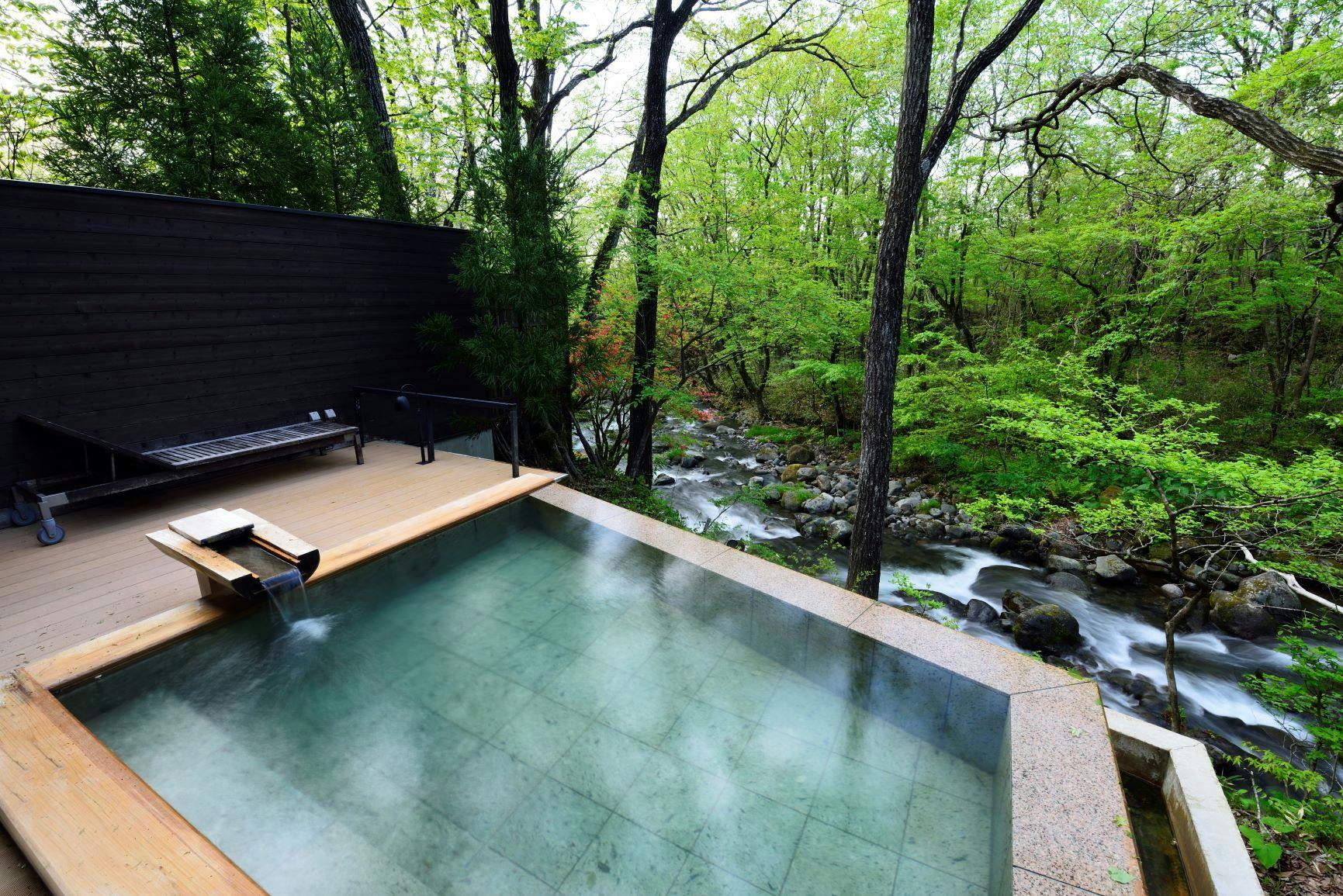 渓流露天貸切風呂 川の湯しかく