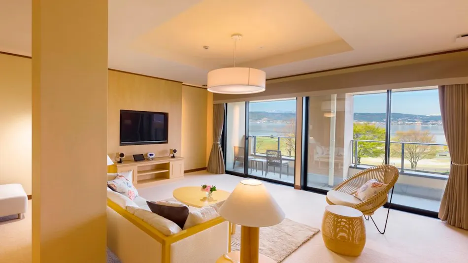 Lakeside Western-style Mansion Katakura Silk Hotel