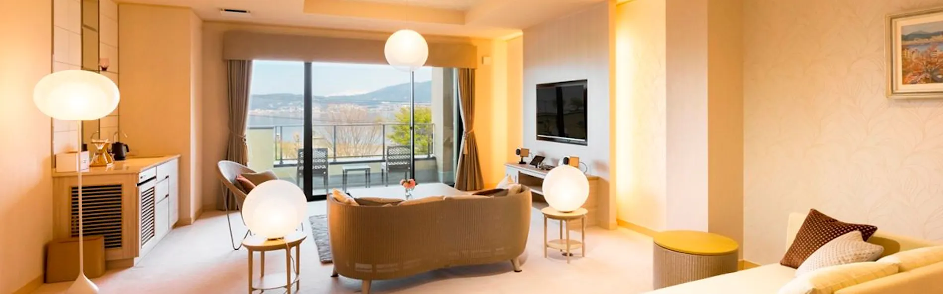 湖畔の洋館かたくらシルクホテル