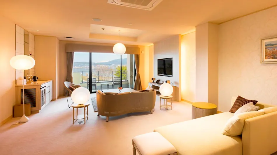 Lakeside Western-style Mansion Katakura Silk Hotel