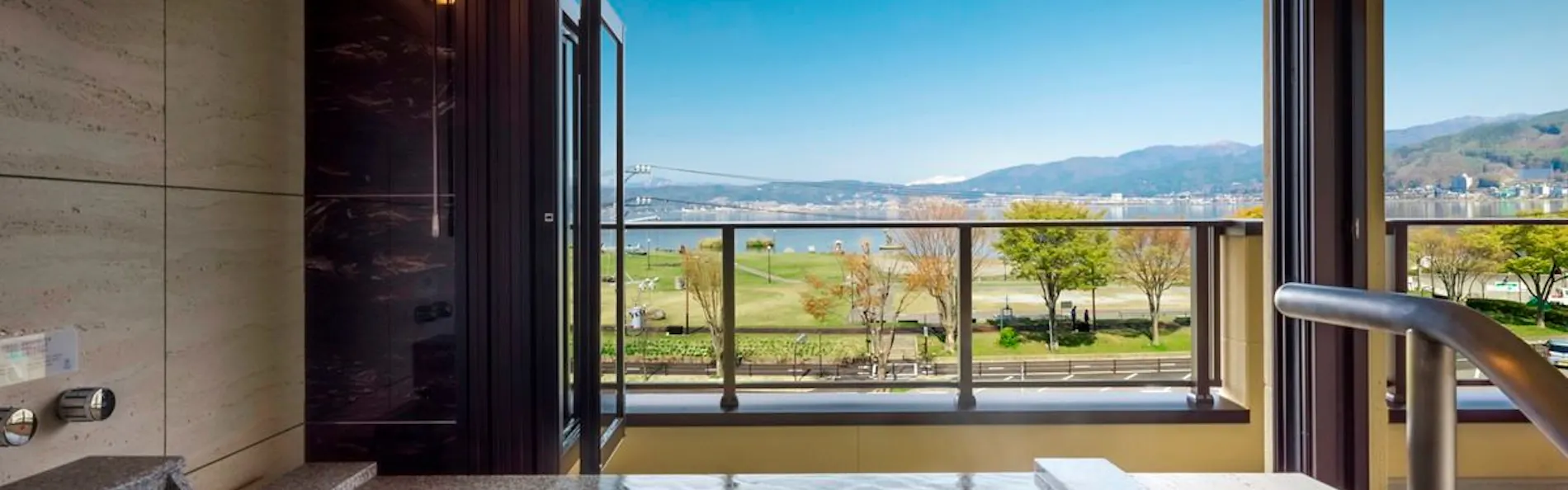 湖畔の洋館かたくらシルクホテル