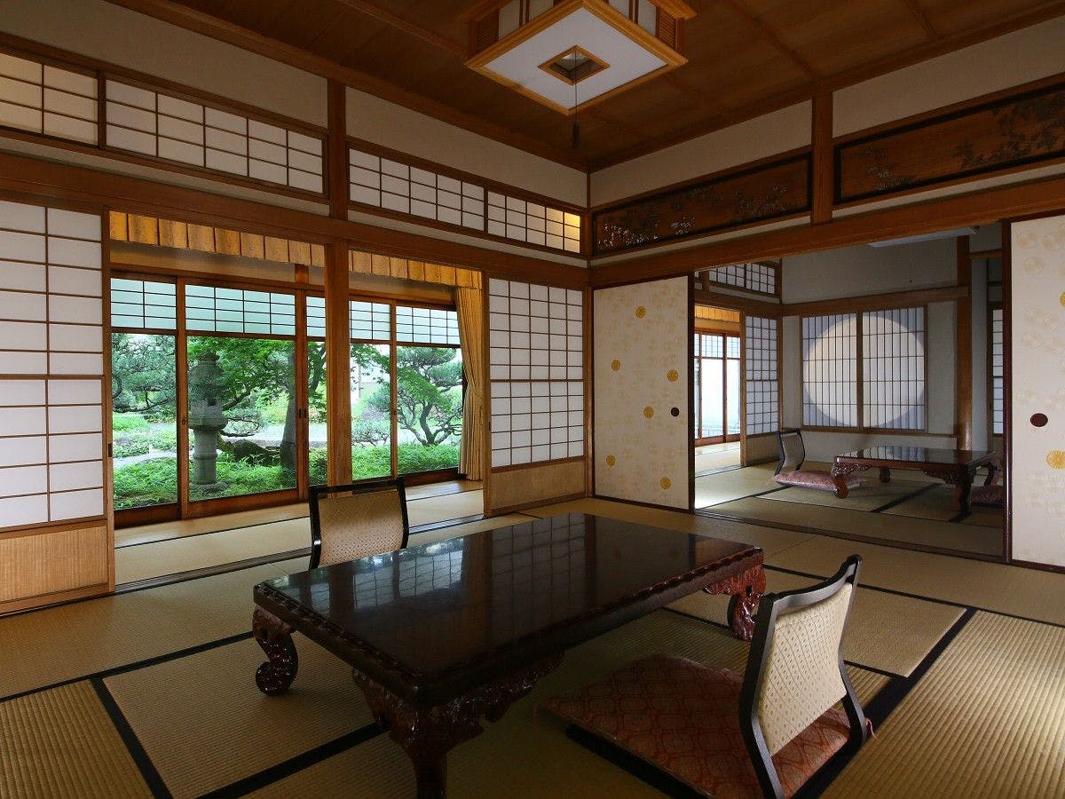 湖畔の洋館かたくらシルクホテル