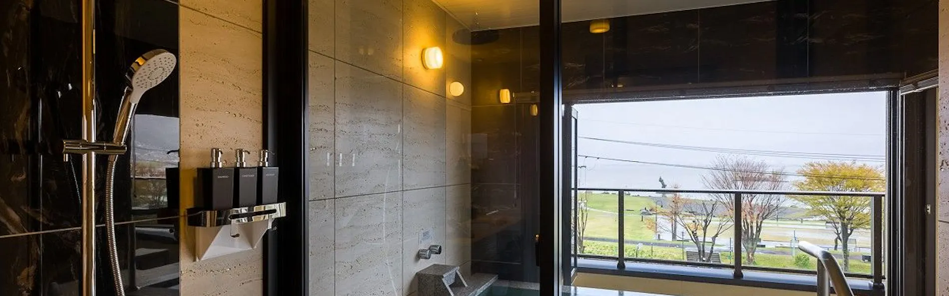 湖畔の洋館かたくらシルクホテル