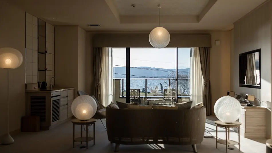 Lakeside Western-style Mansion Katakura Silk Hotel
