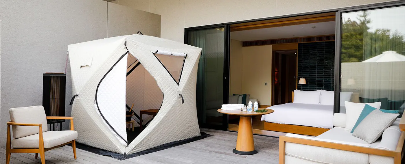 ROKU KYOTO, LXR Hotels & Resorts:サウナテントを置いた客室
