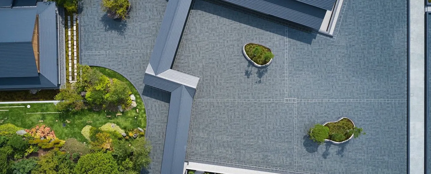 ROKU KYOTO, LXR Hotels & Resorts:建物と中庭の空撮