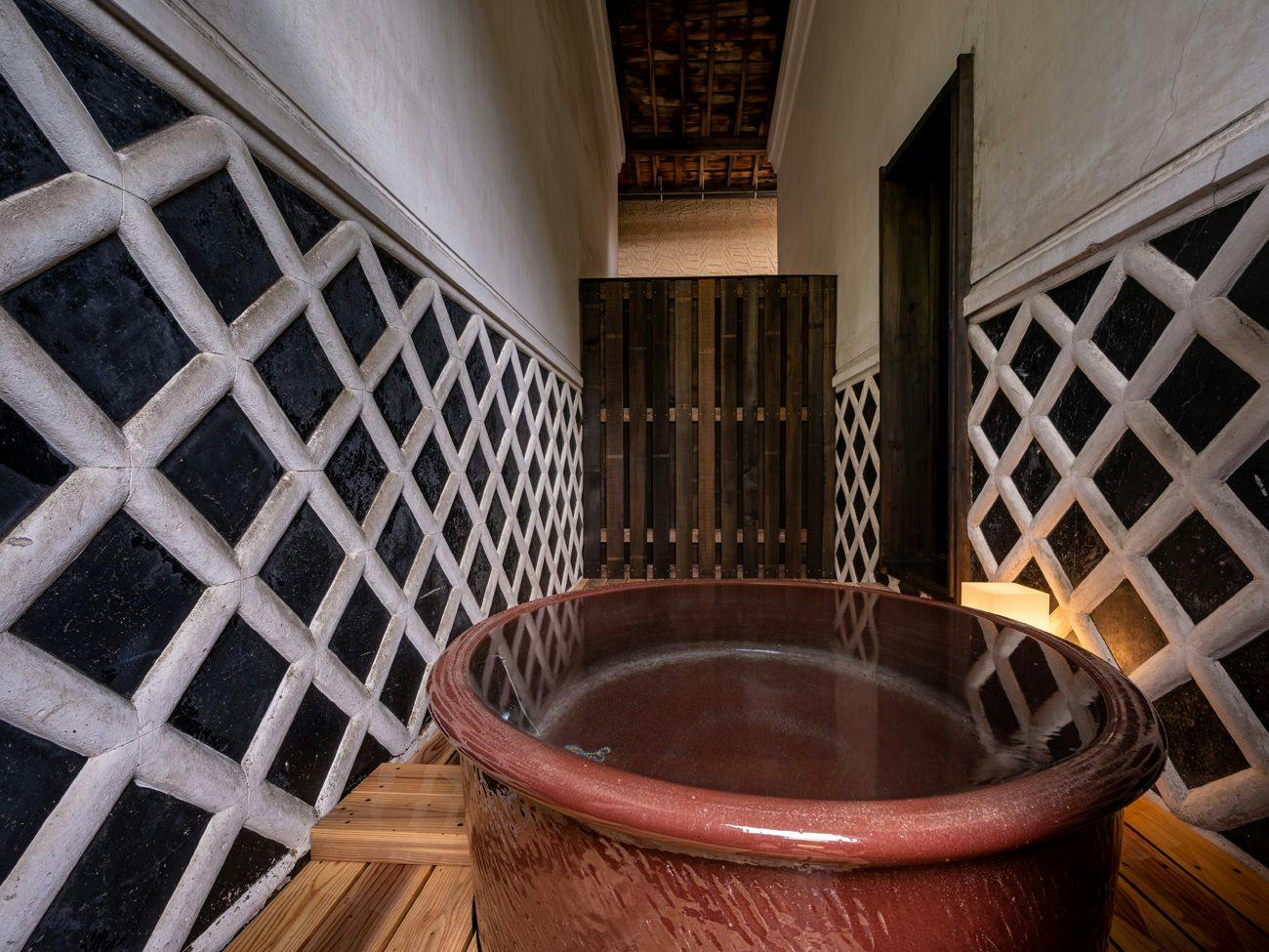 BYAKU Narai