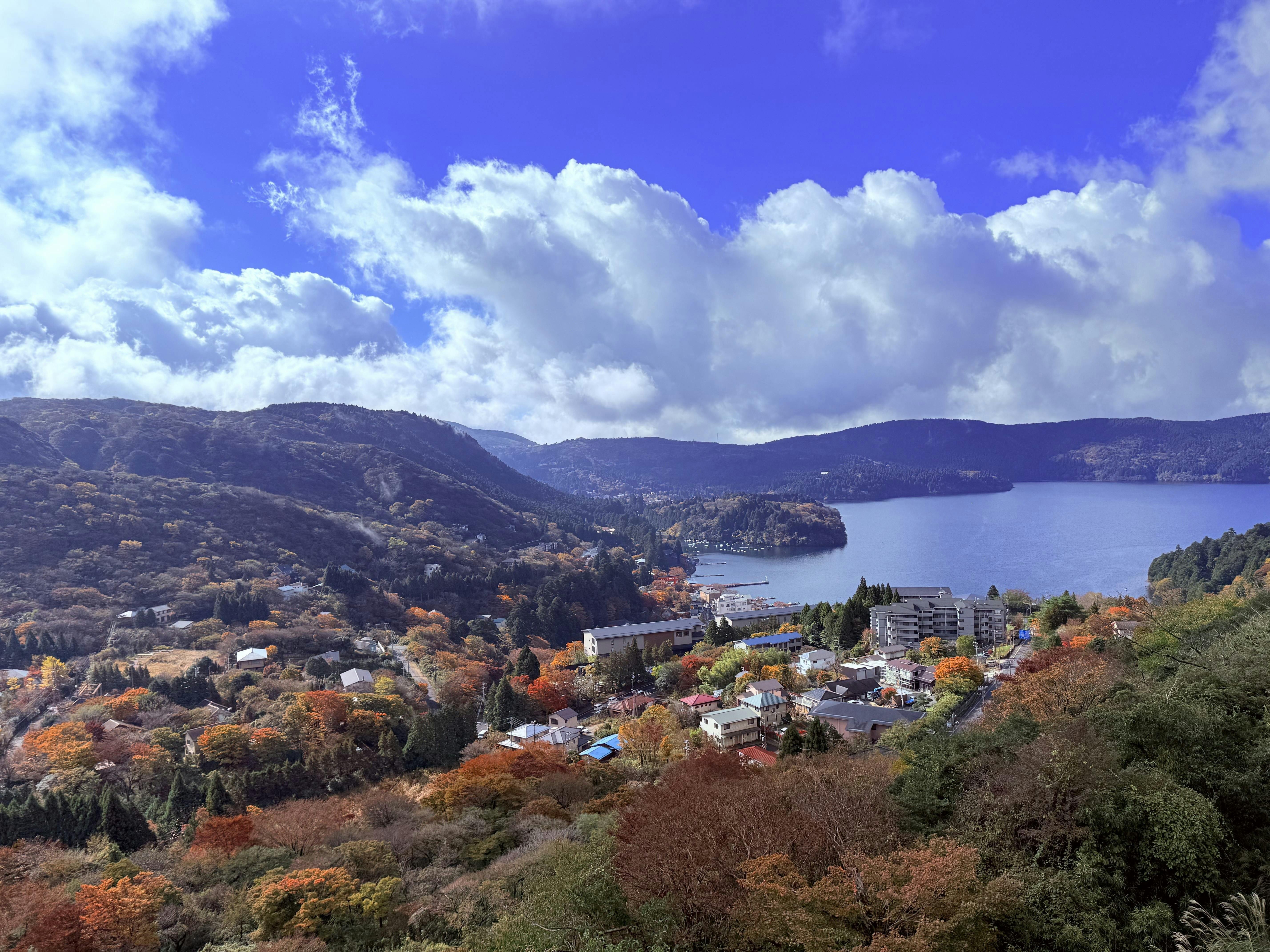芦ノ湖周辺は紅葉が見頃です