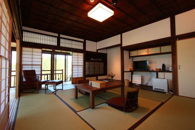 【特別室】上5番　本館2階縁側付和洋室【禁煙】のサムネイル画像