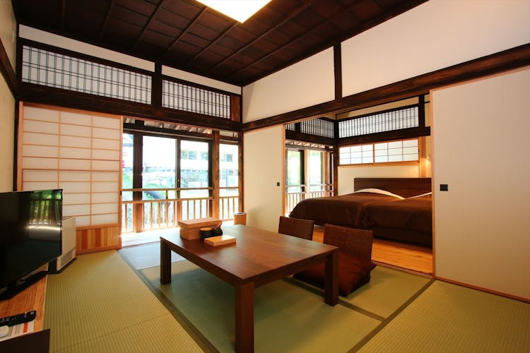 【かど部屋】上10番　本館2階縁側付和洋室【禁煙】のサムネイル画像