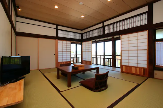 본관 2층 모퉁이 객실 (위의 9)