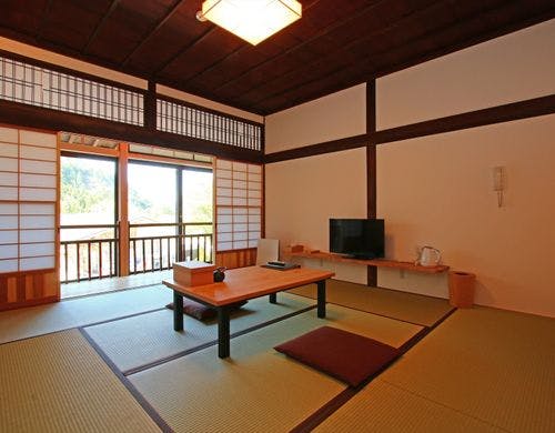 本館２階縁側付客室　（上の６）