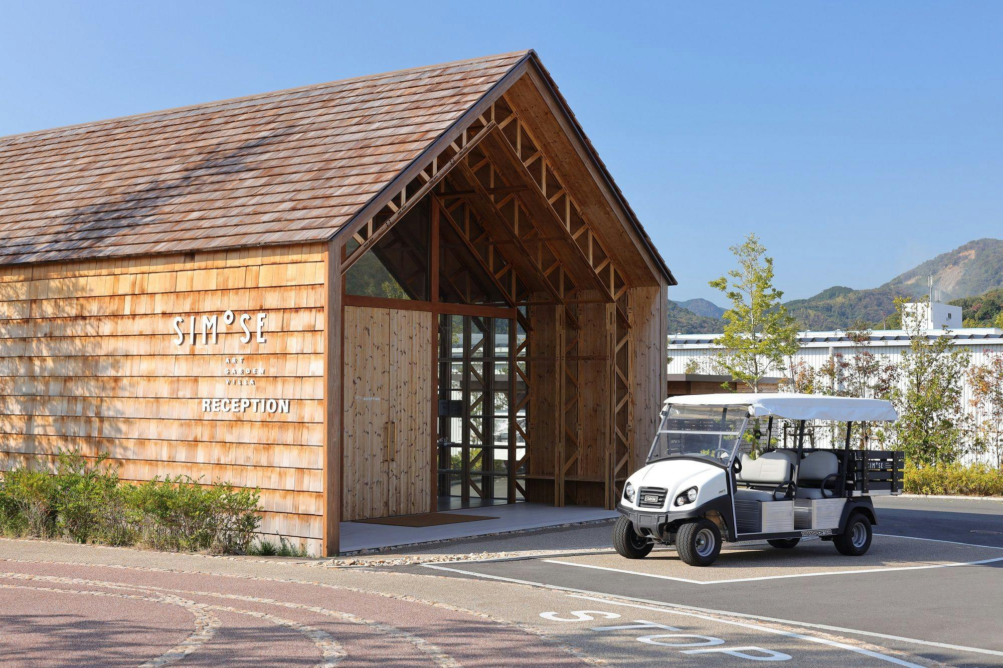 We will escort you to the villa by cart.