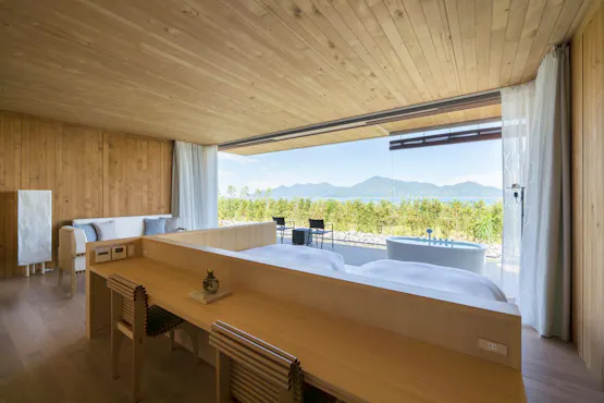 A bed where you can stretch your legs towards the sea