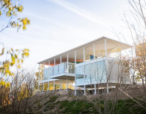 「ダブルルーフの家」のテラス