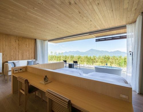 ジャグジー付きのテラス