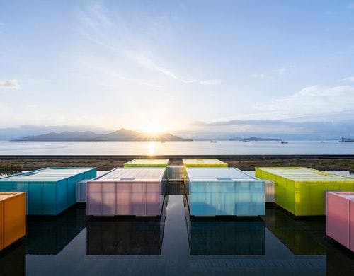 時期によっては宮島から朝日が登ります。