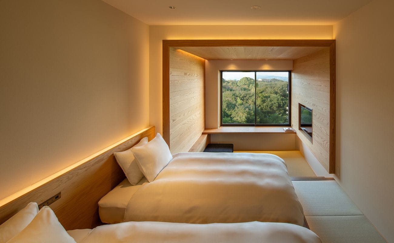 2階【ベストビュー・半露天風呂付き】