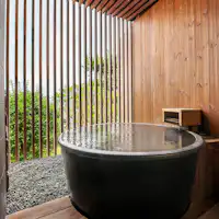 อ่างอาบน้ำกลางแจ้งบางส่วน