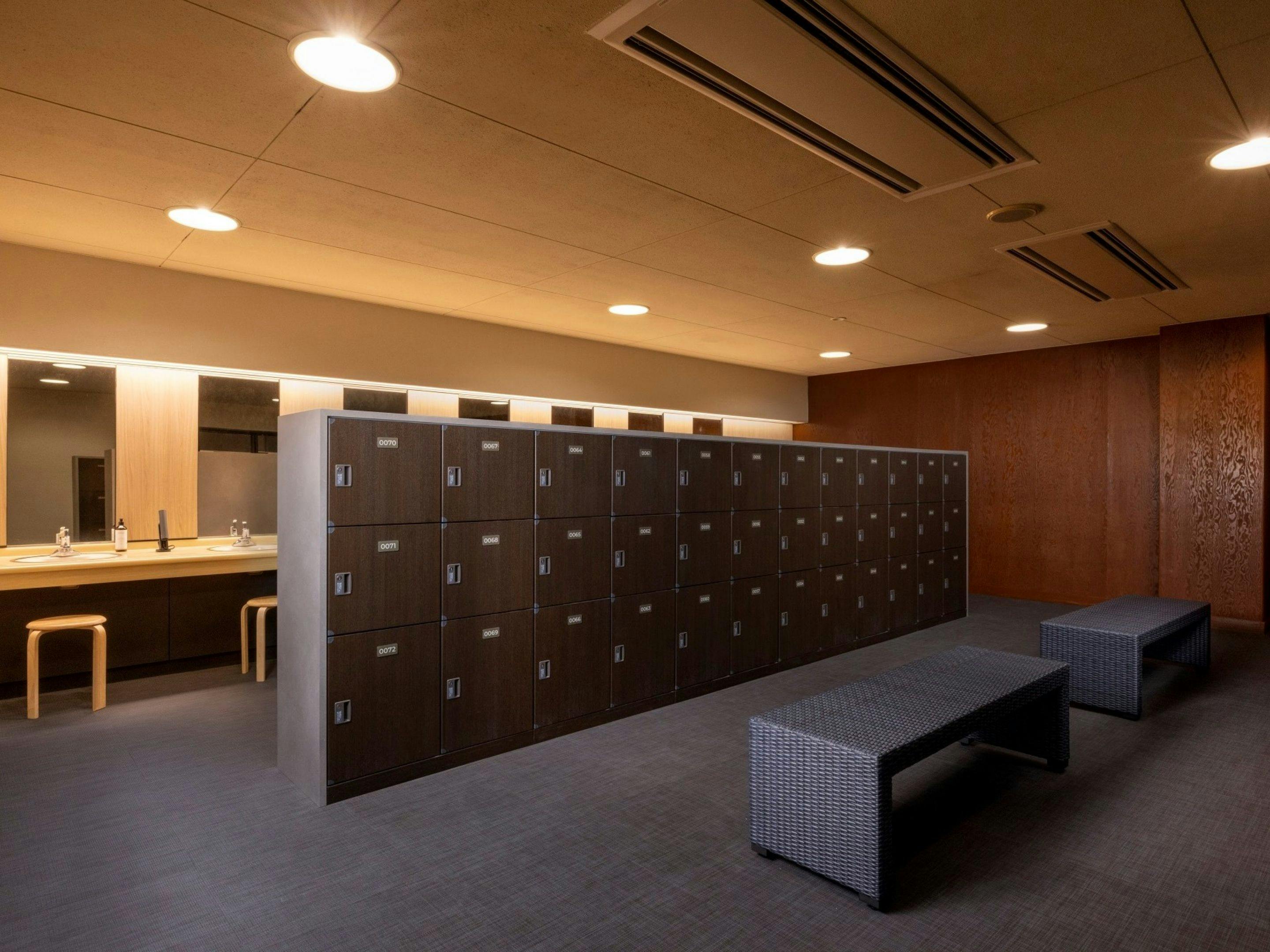 Ruang ganti pemandian umum