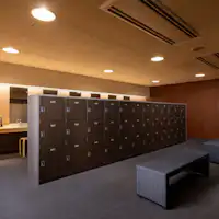 ห้องเปลี่ยนเสื้อผ้าอาบน้ำสาธารณะ