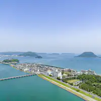 อ่าวคารัตสึและปราสาทคารัตสึ สถานที่ตั้งที่ยอดเยี่ยม