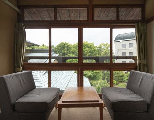 【都鳥】窓からは道後の杜を望めます