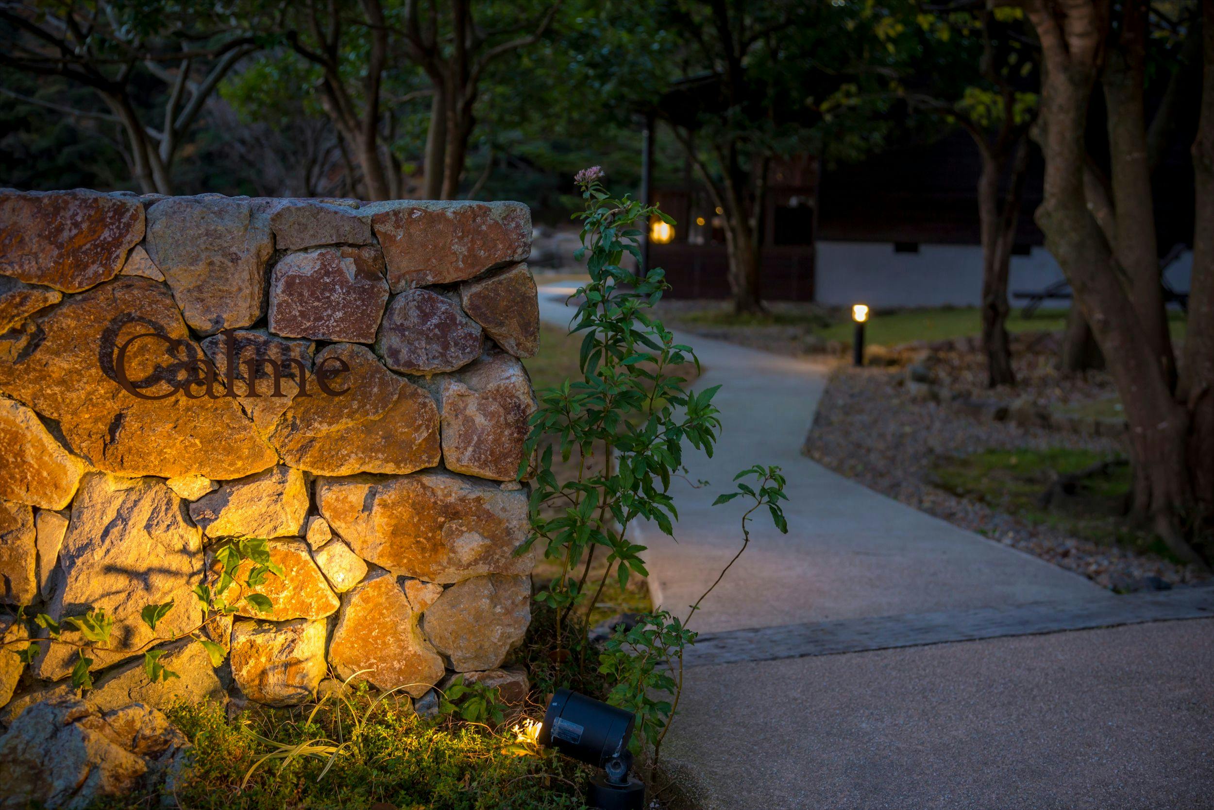夜には静寂が包み込みます